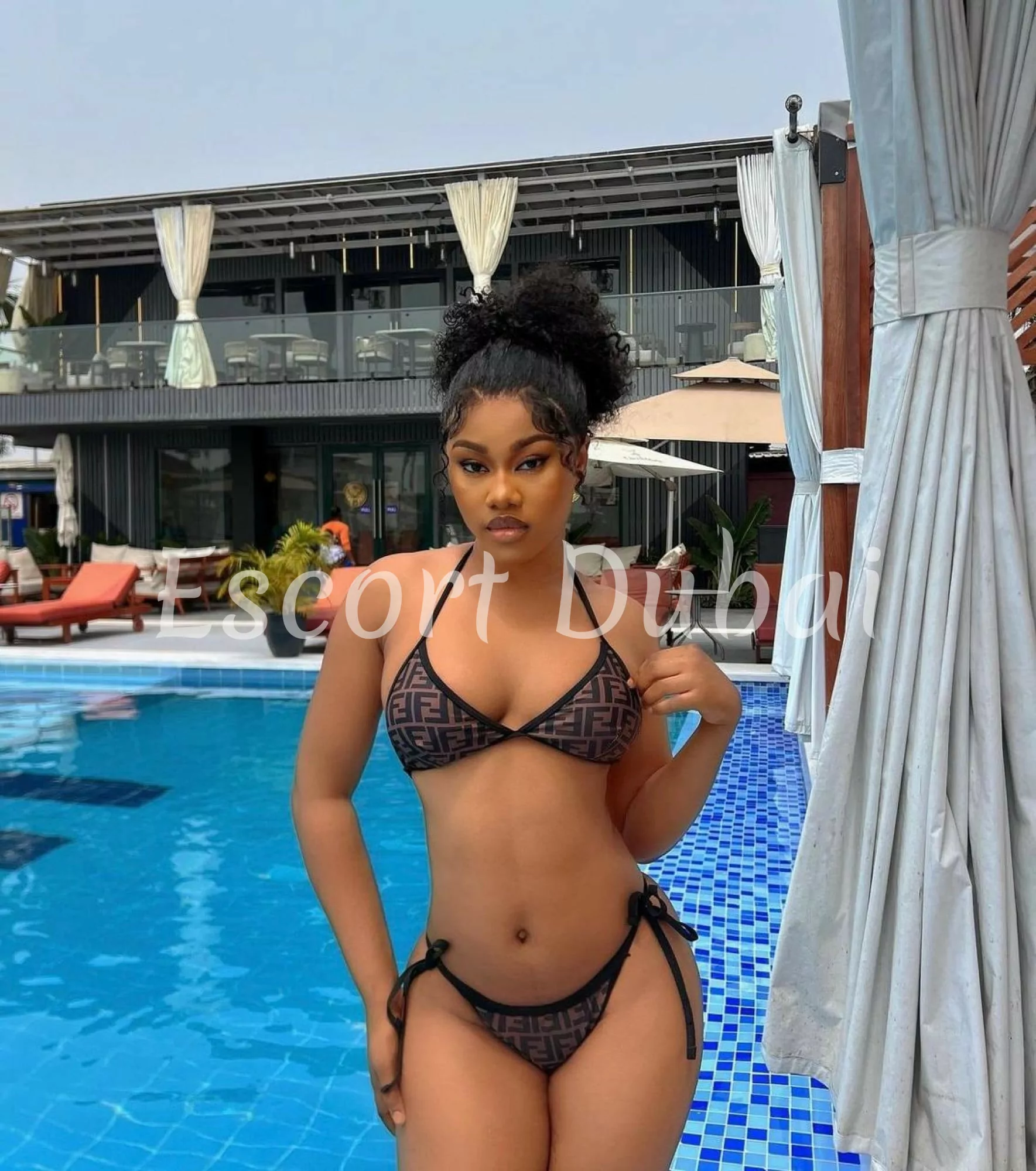 Ebony, 23 years, 170 cm