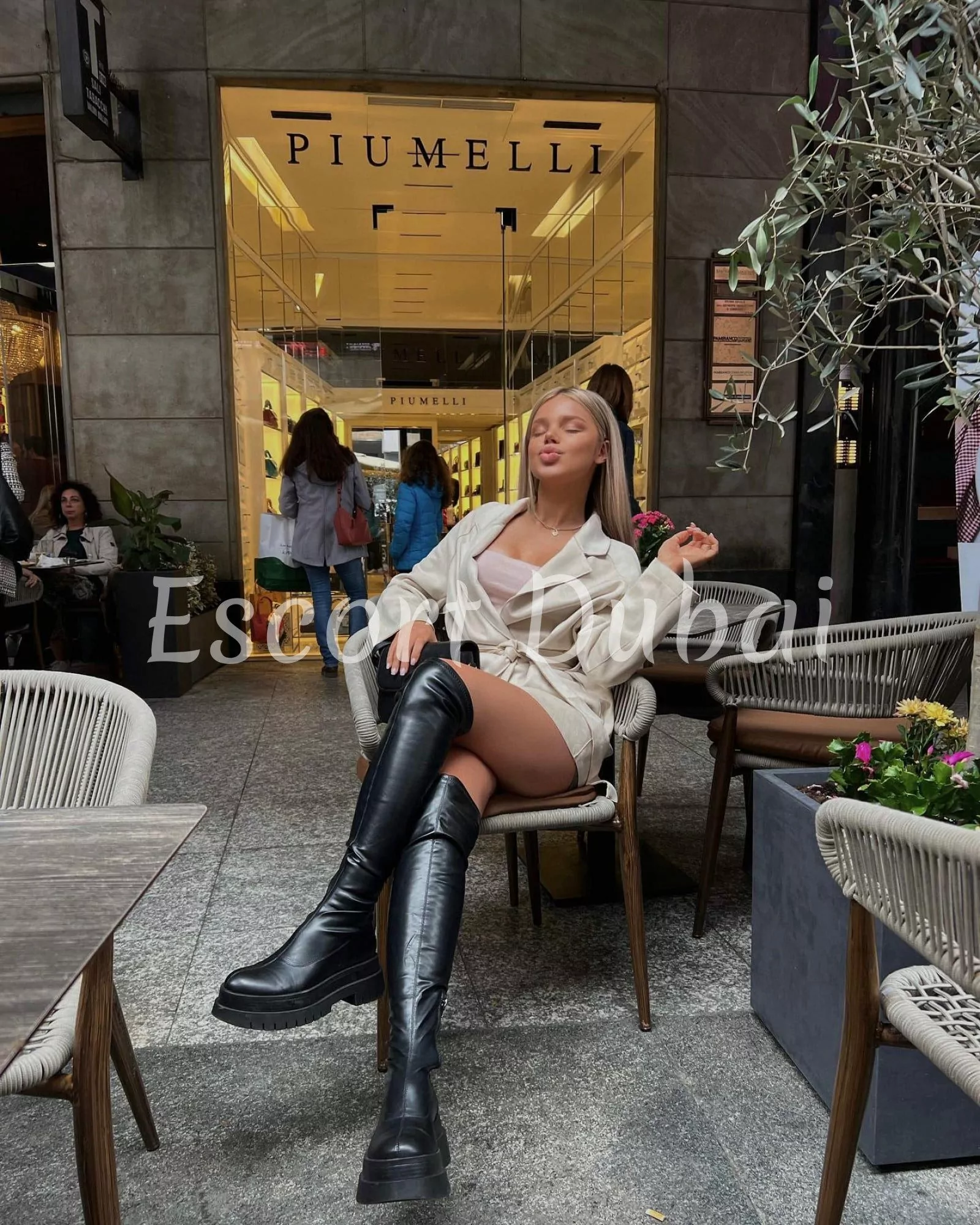Elodie, 27 years, 169 cm