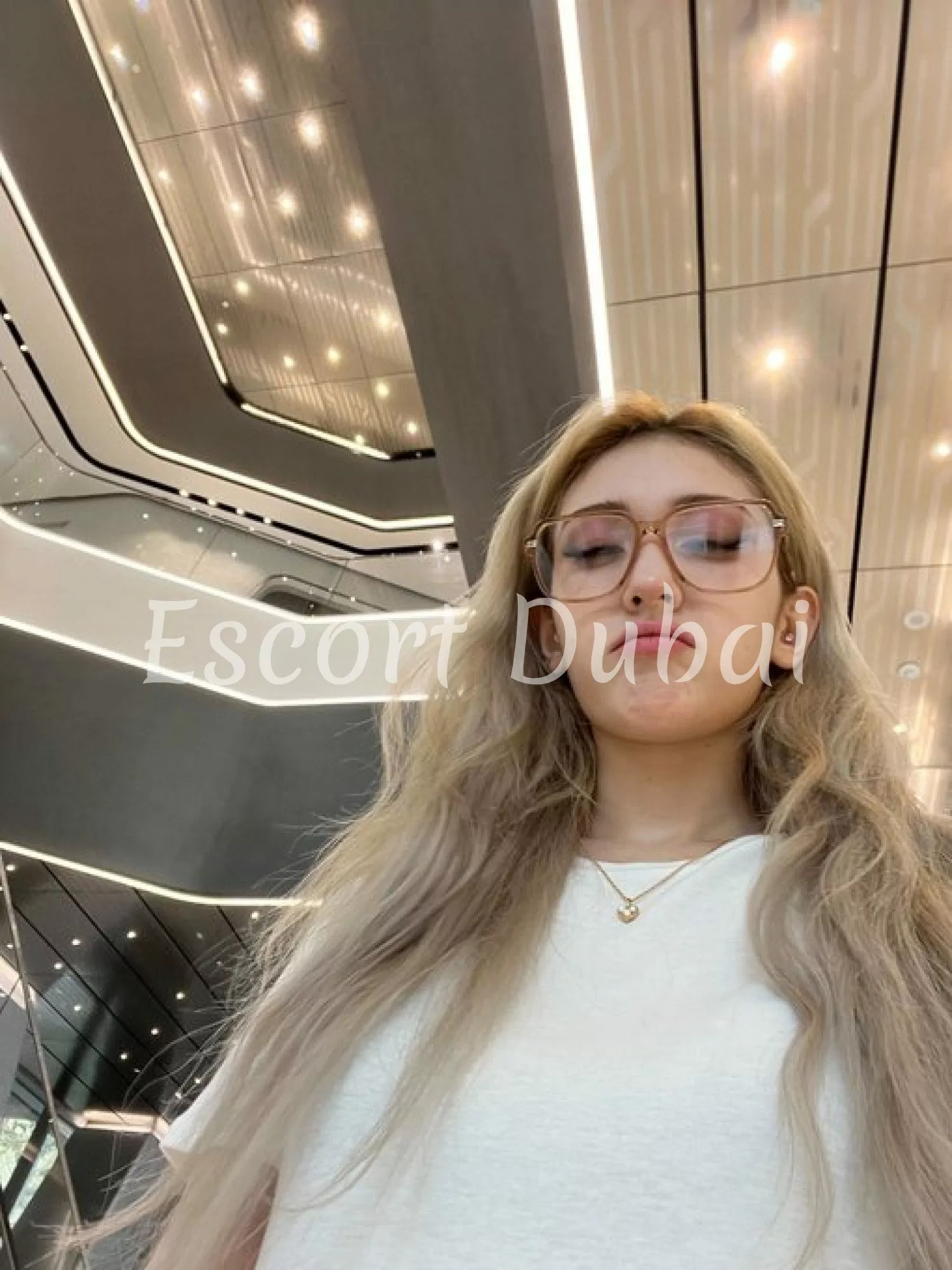 Esta, 25 years, 174 cm